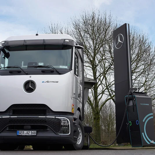 Edenred and Daimler Truck join forces to accelerate the rollout of charging infrastructure for electric trucks in Europe